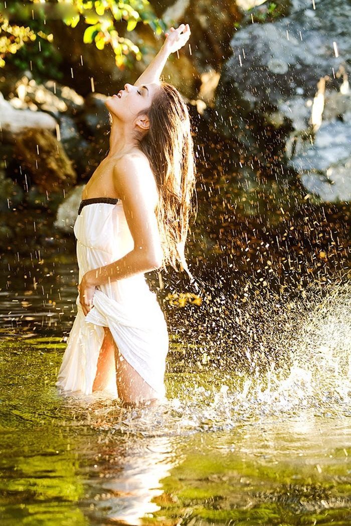 Marie Avgeropoulos in Saltillo