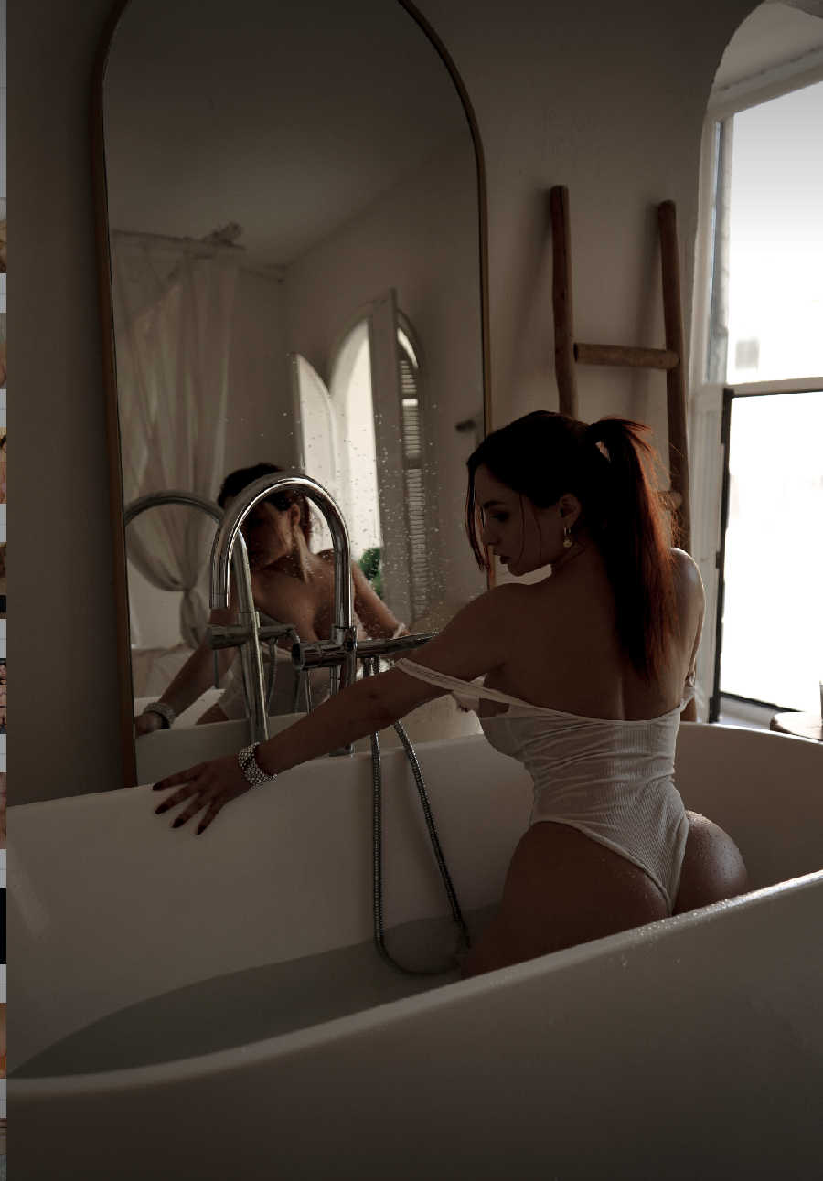 A playful frame from Miranda Faith nude — online in Saltillo