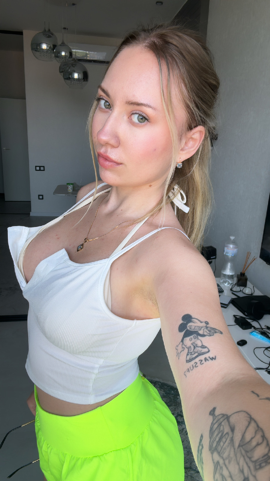 KateV in her underwear in Saltillo