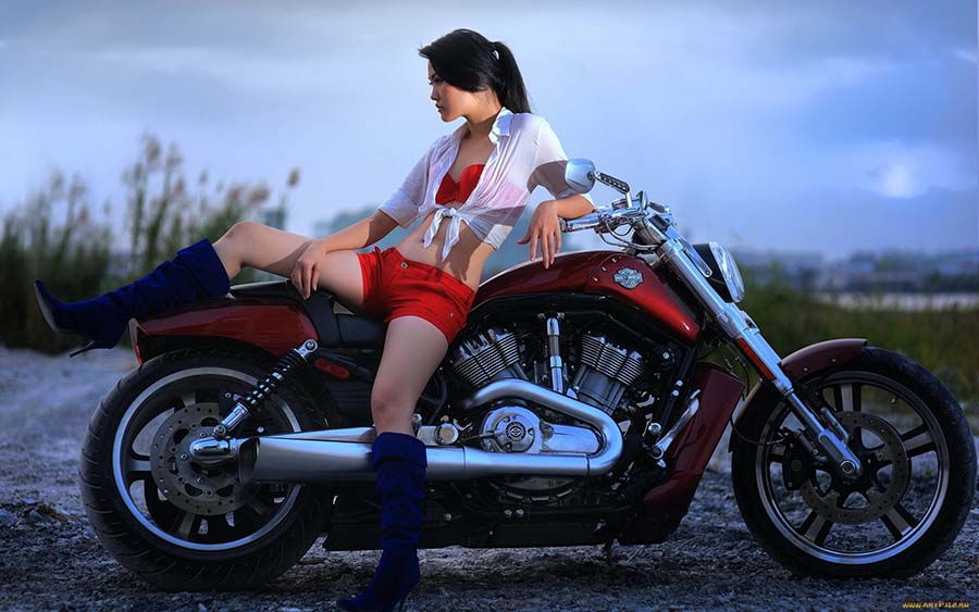 Beautiful girls and motorcycles in Saltillo