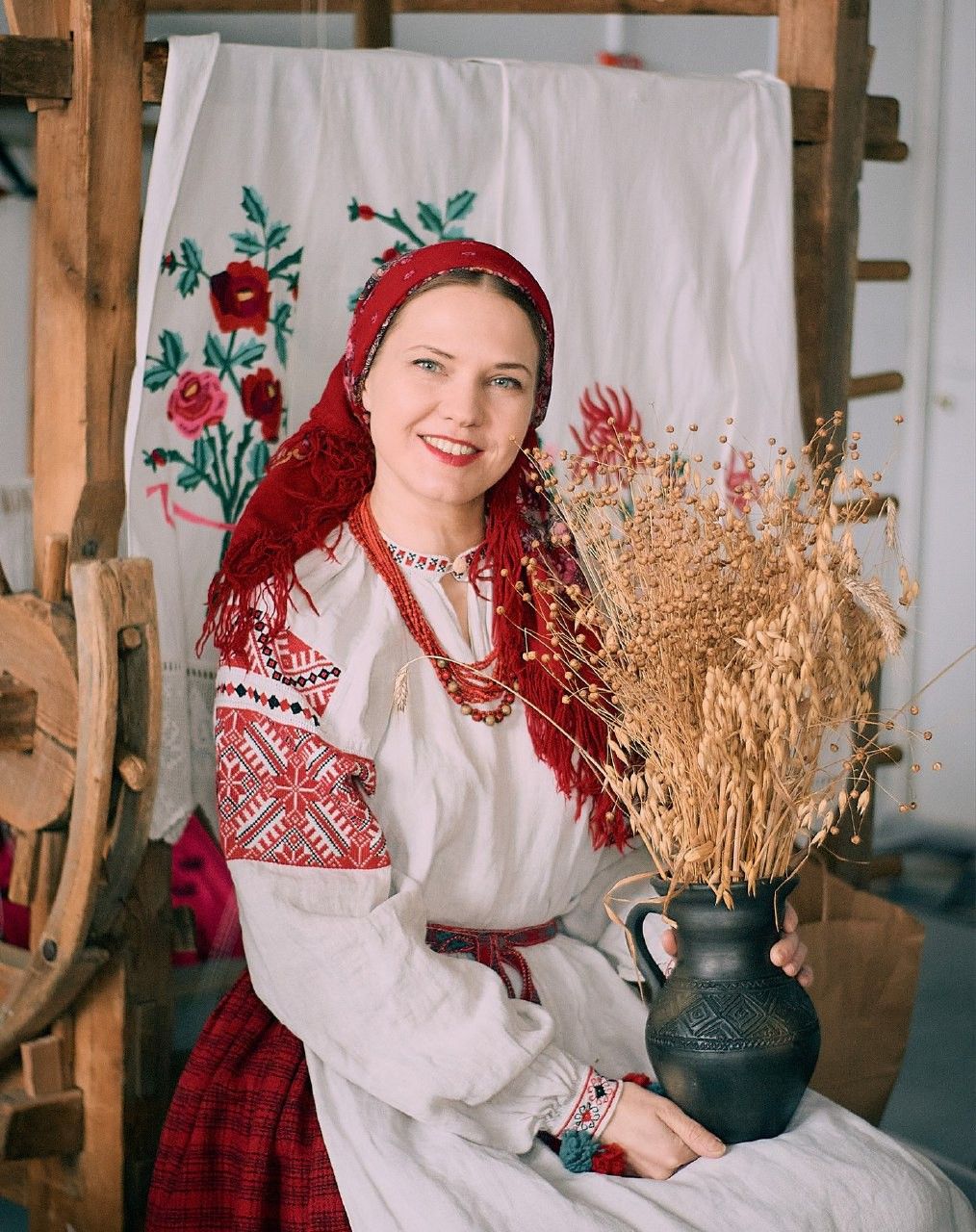 Women in Slavic costumes in Saltillo
