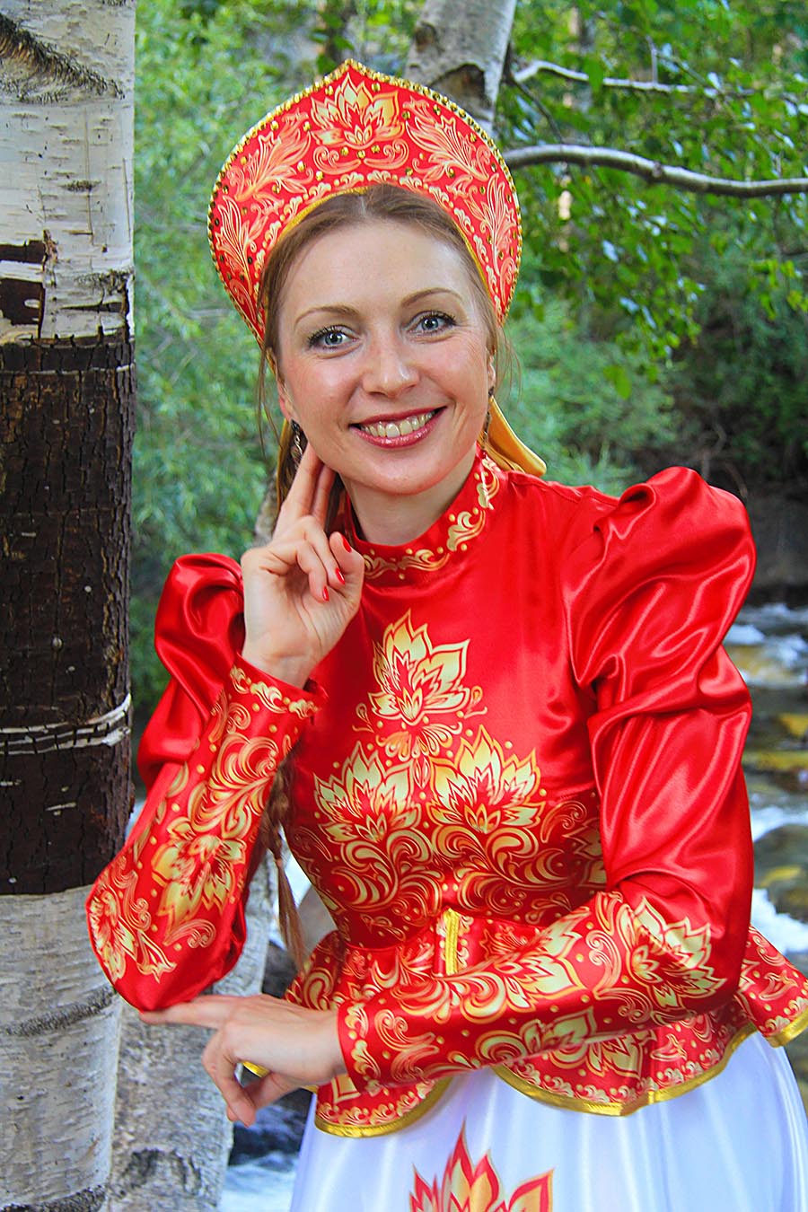 Women in Slavic costumes in Saltillo