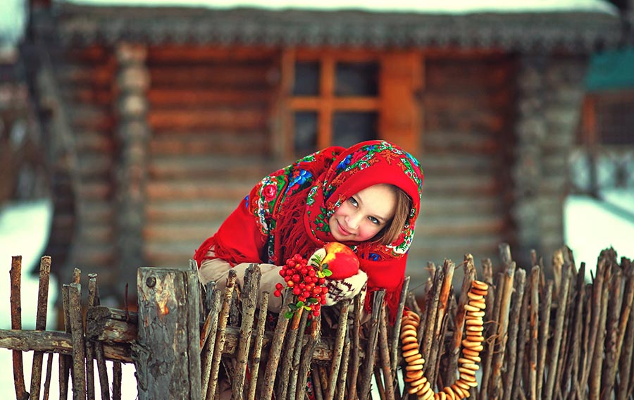 Sexy girl Women in Slavic costumes in Saltillo