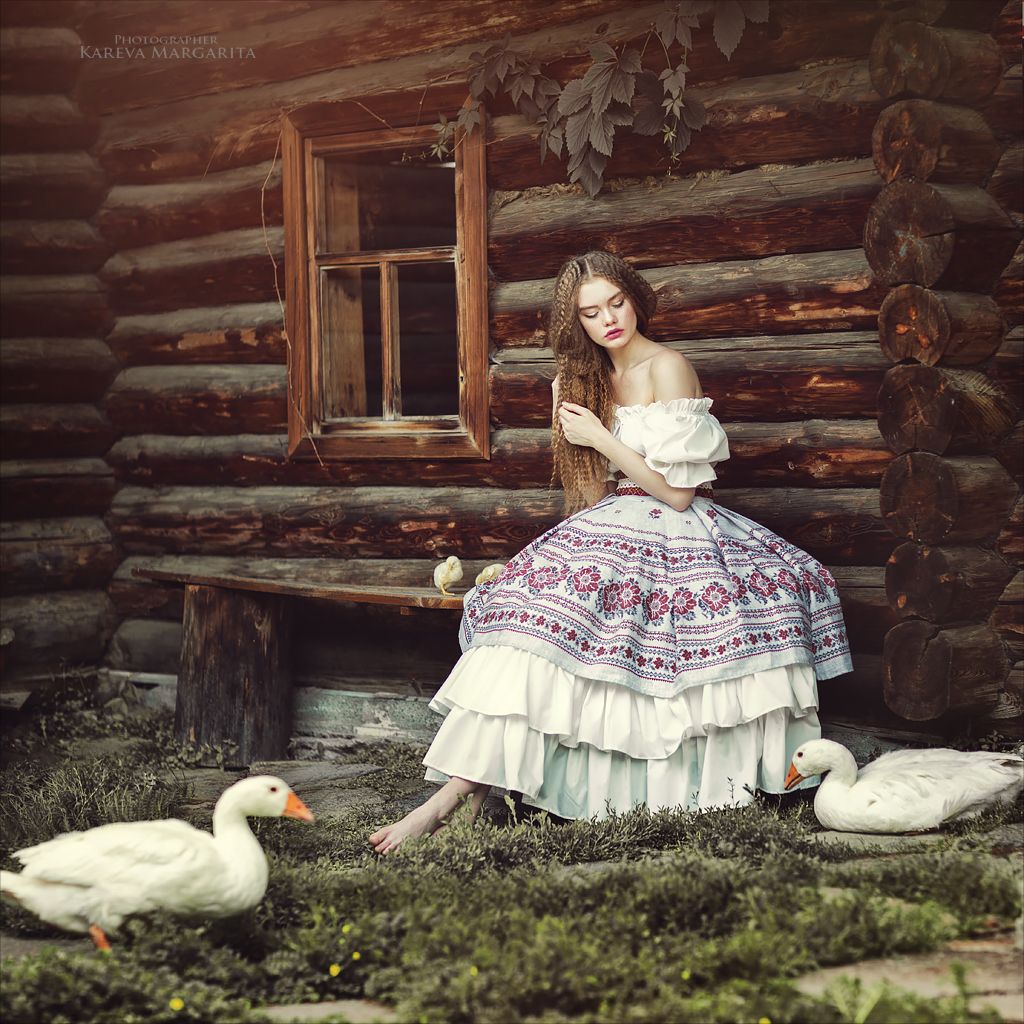 Women in Slavic costumes in Saltillo