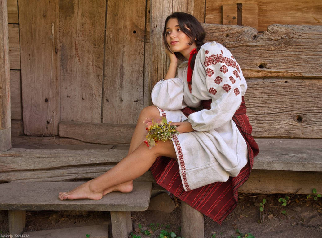 Women in Slavic costumes in Saltillo