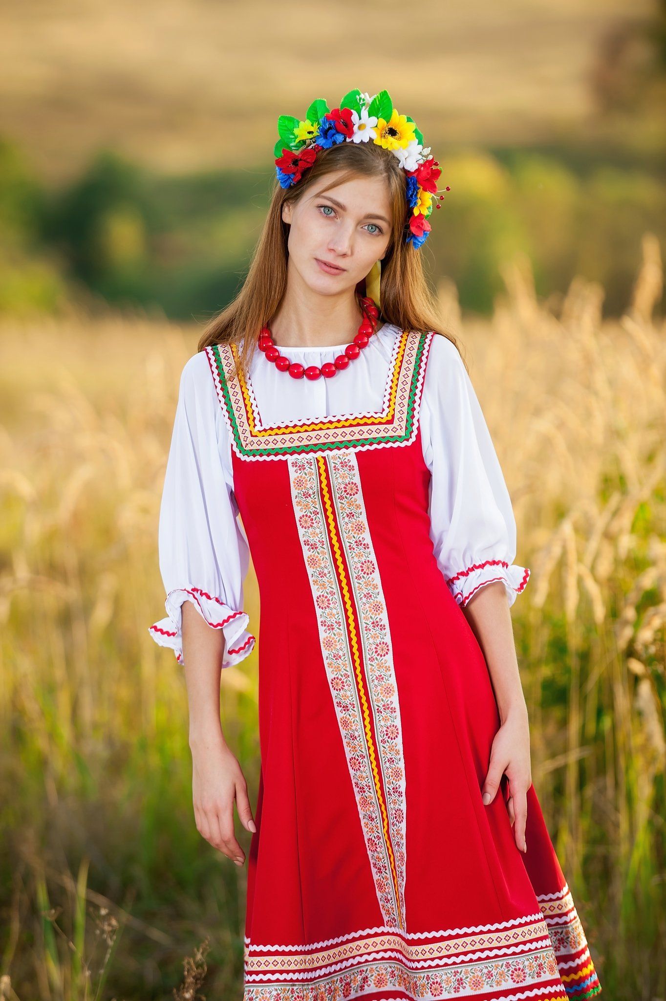 Women in Slavic costumes in Saltillo