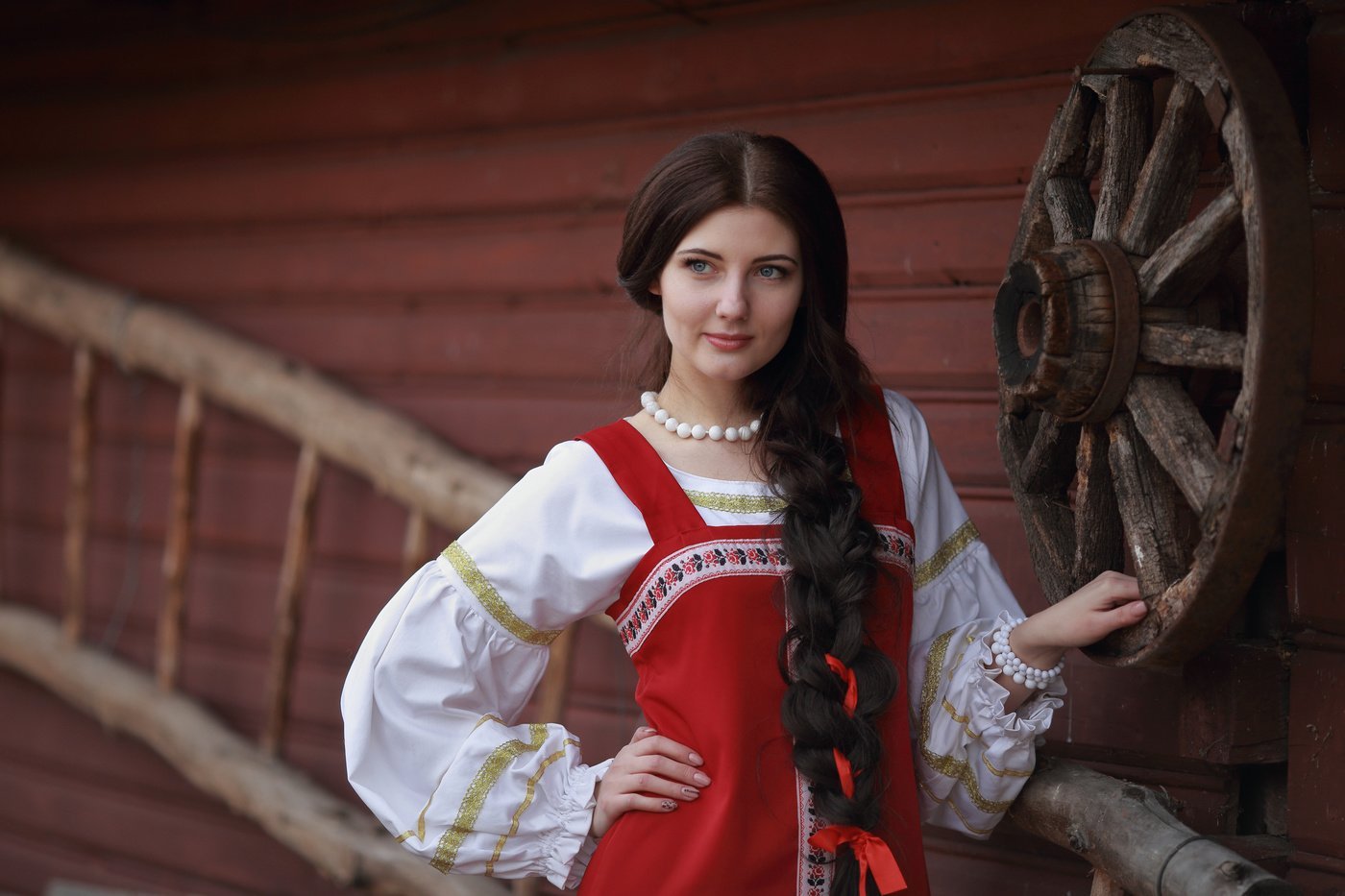 Girls in Slavic costumes in Saltillo