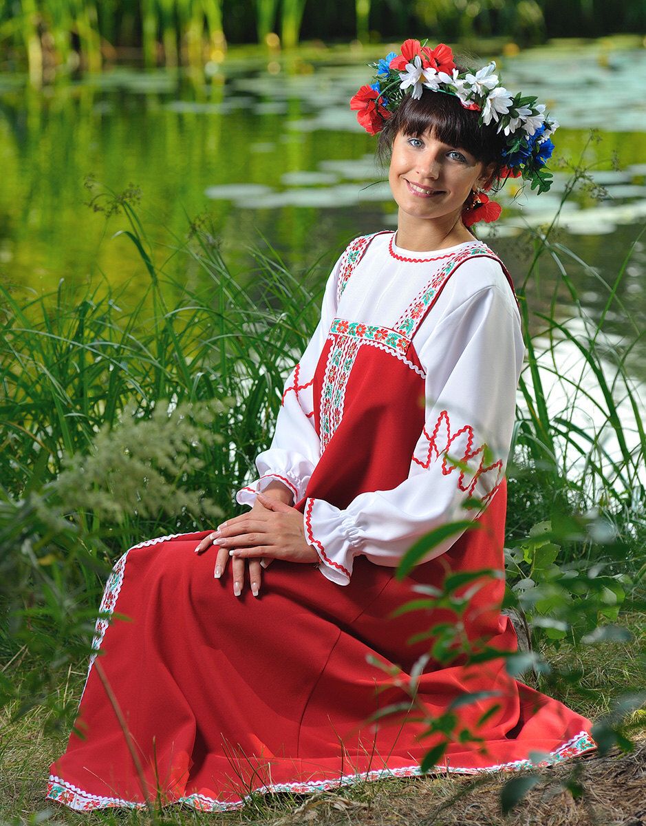 Beautiful girl Girls in Slavic costumes in Saltillo