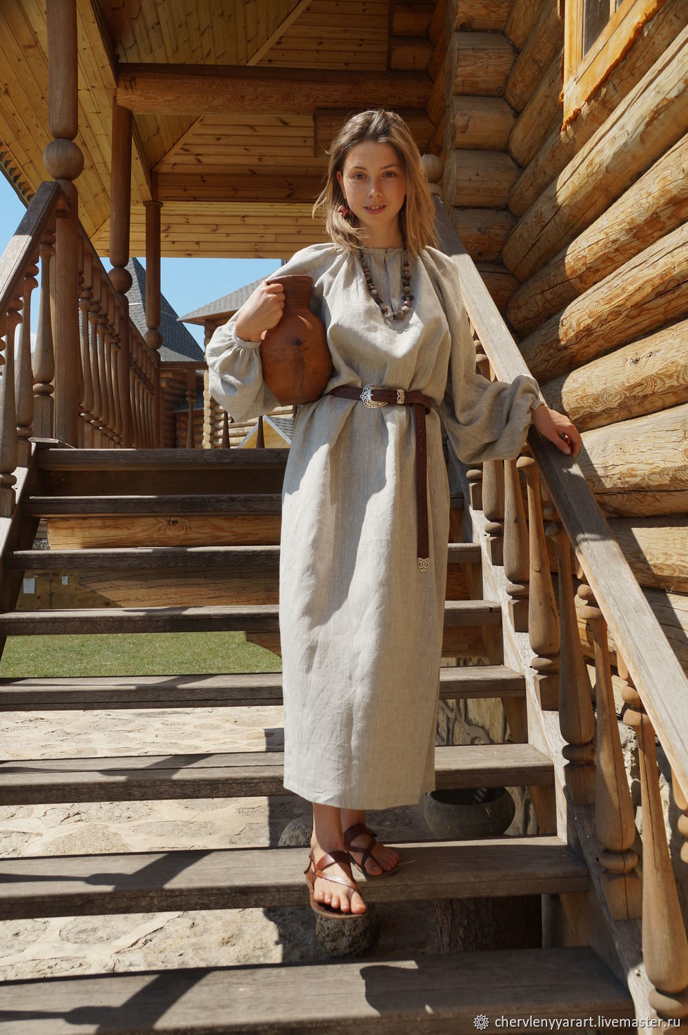 Girls in Slavic costumes in Saltillo